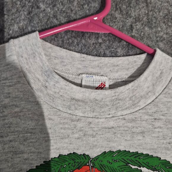 Vintage Christmas T-shirt Size Medium Seasons Greetings Mouse Ornament 1980's - Picture 6 of 8